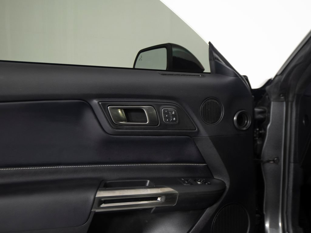 Used 2020 Ford Mustang Shelby GT500 w/ Technology Package RWD image 11