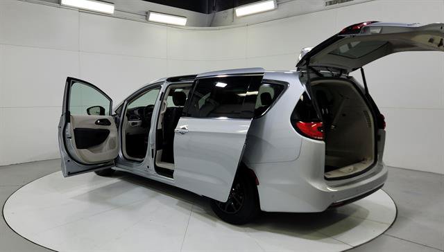 Used 2024 Chrysler Pacifica Touring-L FWD image 46