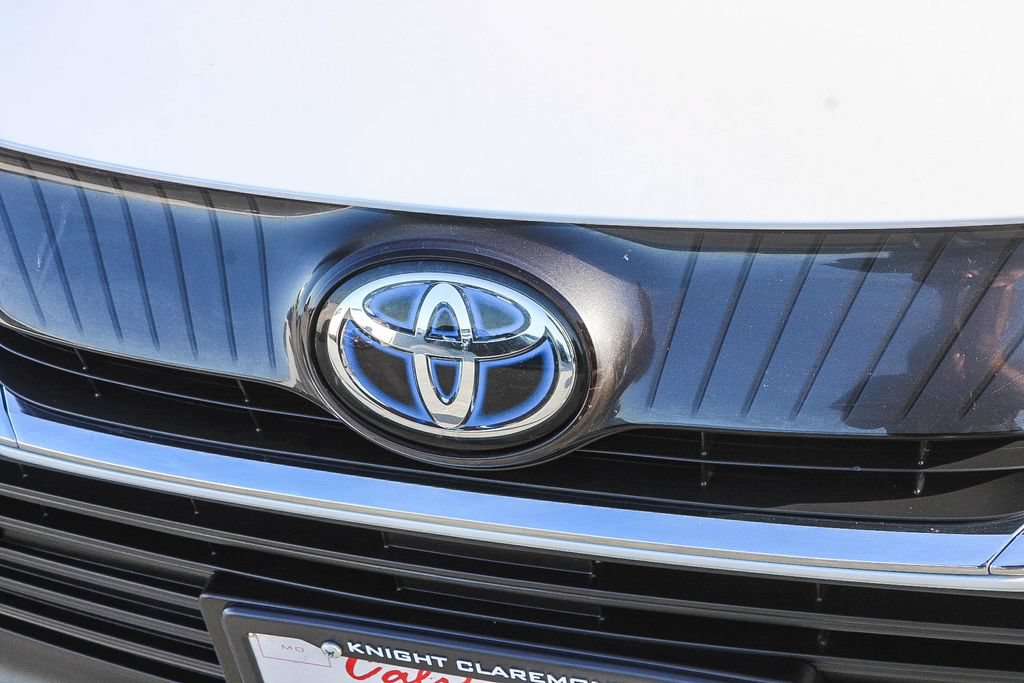Used 2024 Toyota Venza XLE AWD/4WD image 5