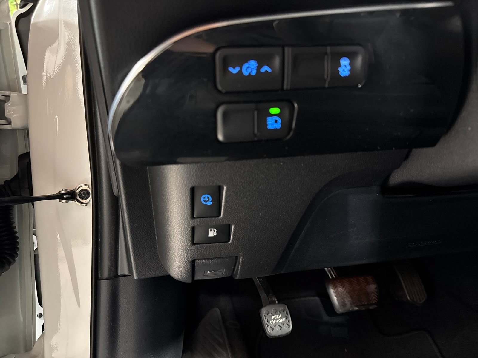 Used 2017 Toyota Prius Prime Premium w/ Carpet Mat Package FWD image 17