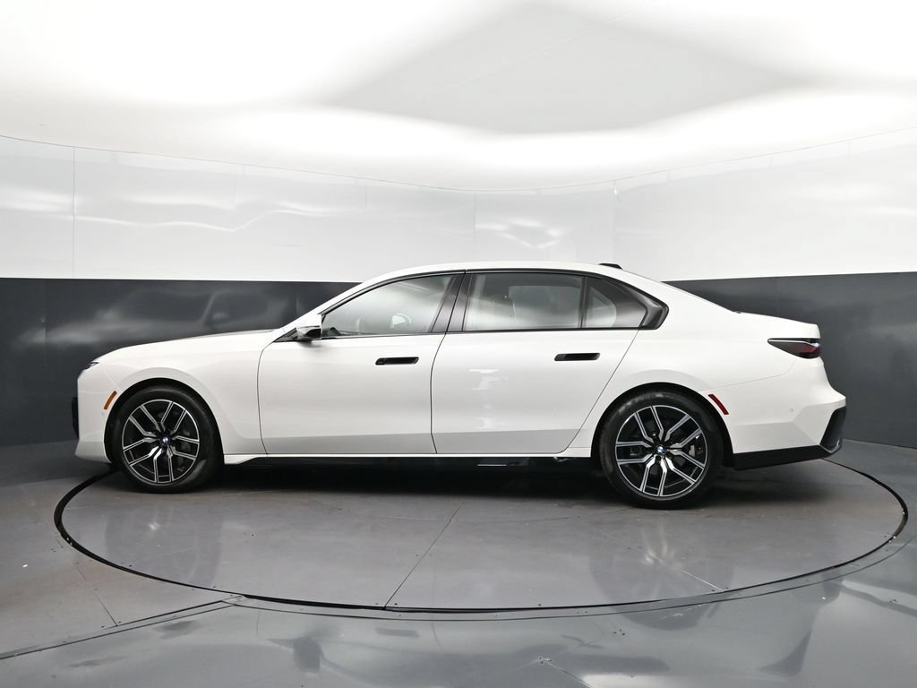 Used 2026 BMW 740i RWD image 4