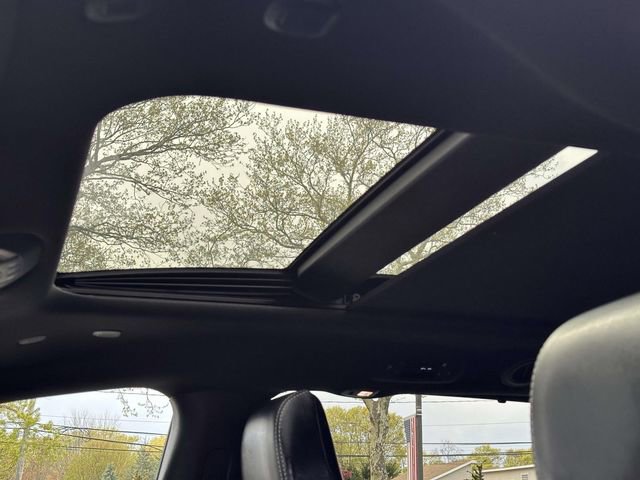 Used 2025 Chrysler Pacifica Limited FWD image 12