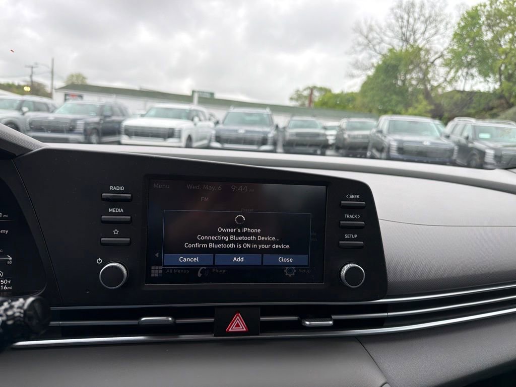 Certified 2023 Hyundai Elantra SE FWD image 21
