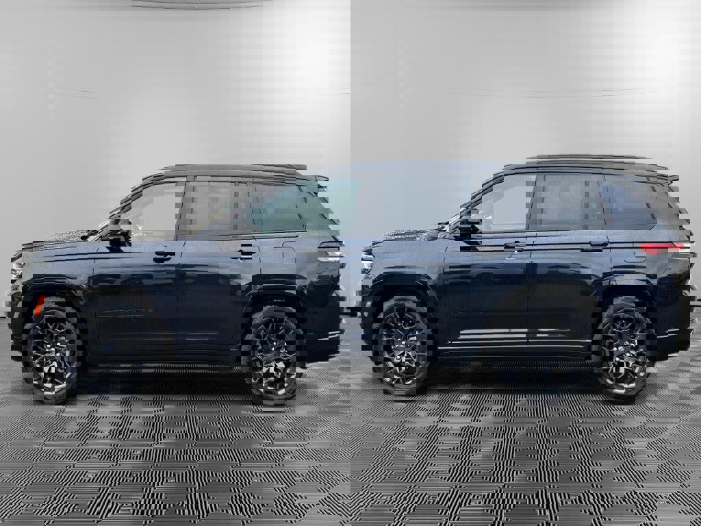 Used 2023 Jeep Grand Cherokee L Summit image 7