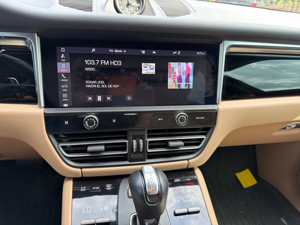 Used 2024 Porsche Macan AWD/4WD image 2
