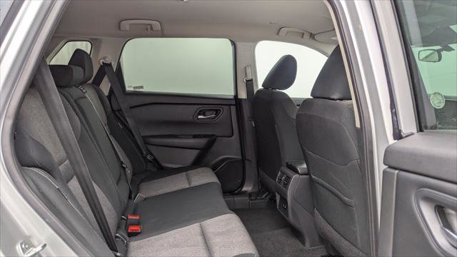 Used 2024 Nissan Rogue SV image 18