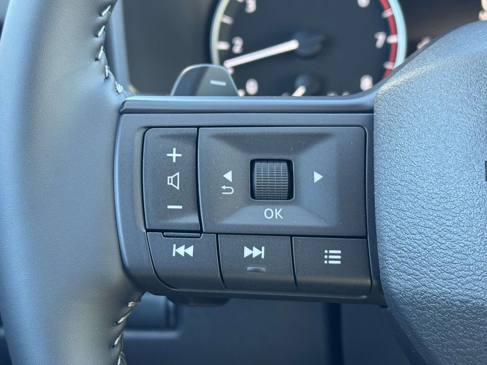 Used 2026 Nissan Rogue SV image 25