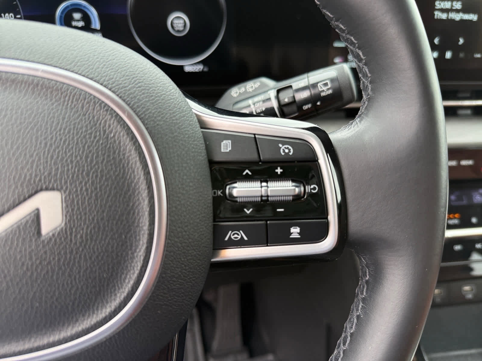 Used 2023 Kia Carnival SX FWD image 27
