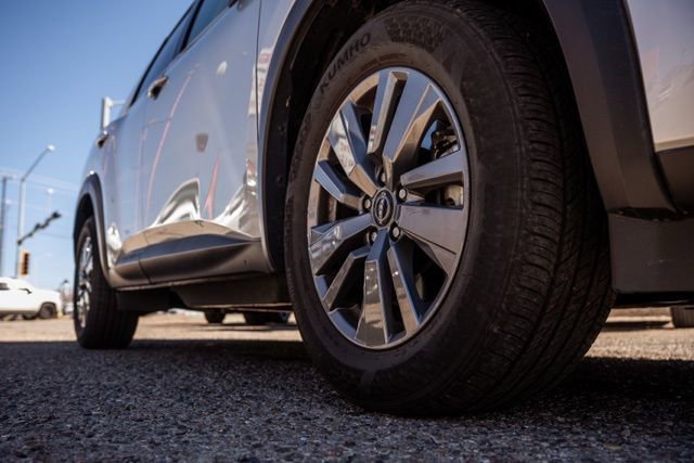 Used 2025 Nissan Pathfinder SV image 9