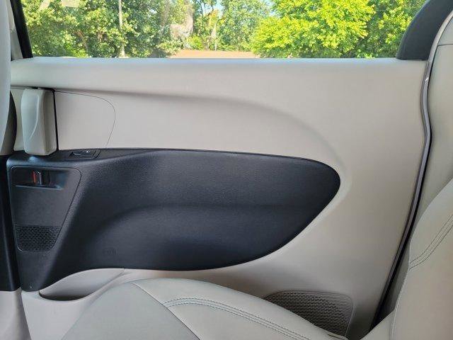 Used 2018 Chrysler Pacifica Touring Plus image 11