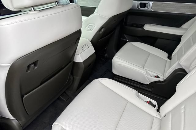 Used 2025 Hyundai Santa Fe Calligraphy AWD/4WD image 14