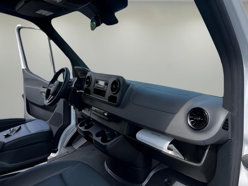Used 2022 Mercedes-Benz Sprinter 144 Cargo image 17