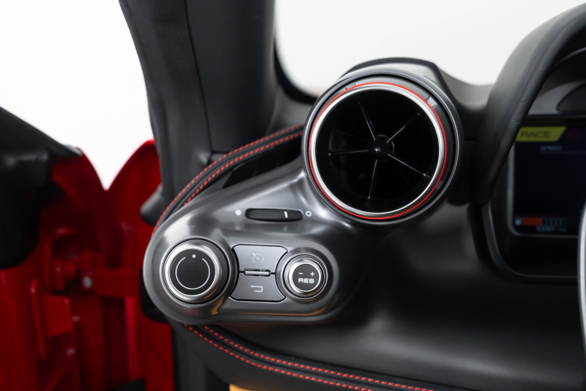 Used 2021 Ferrari F8 Tributo image 27