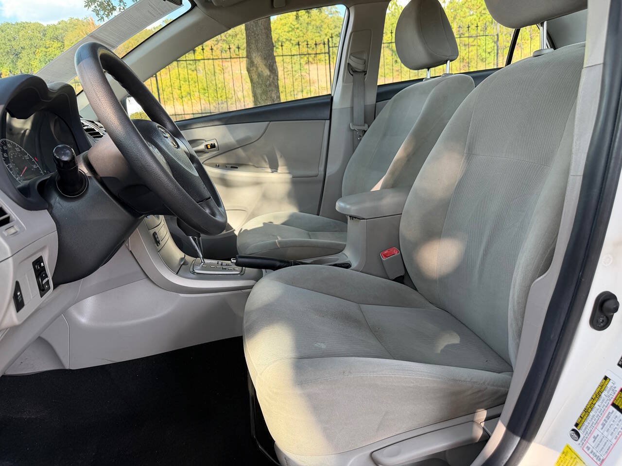 Used 2012 Toyota Corolla LE FWD image 11