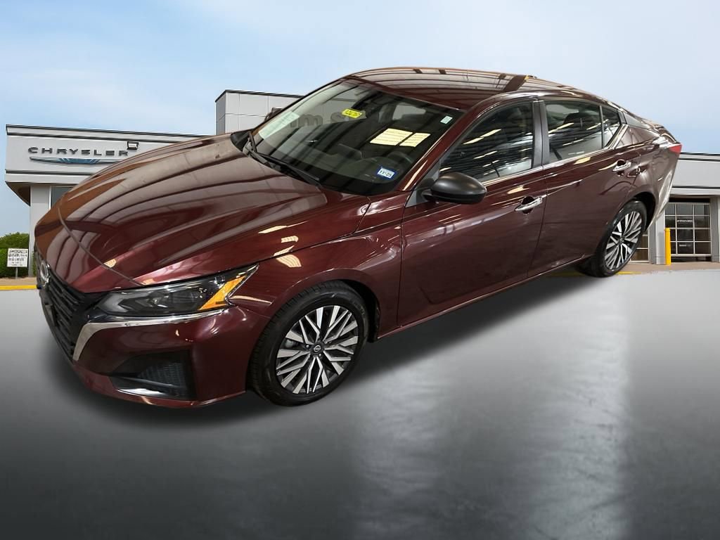 Used 2024 Nissan Altima 2.5 SV FWD image 9