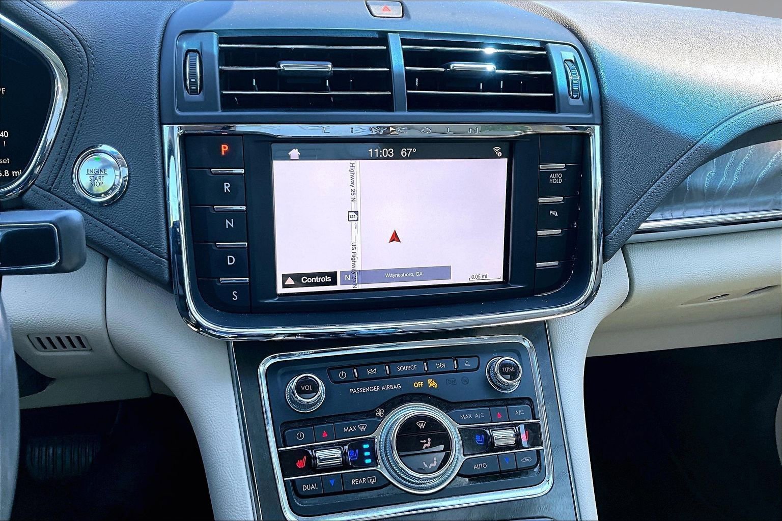 Used 2017 Lincoln Continental Reserve FWD image 9