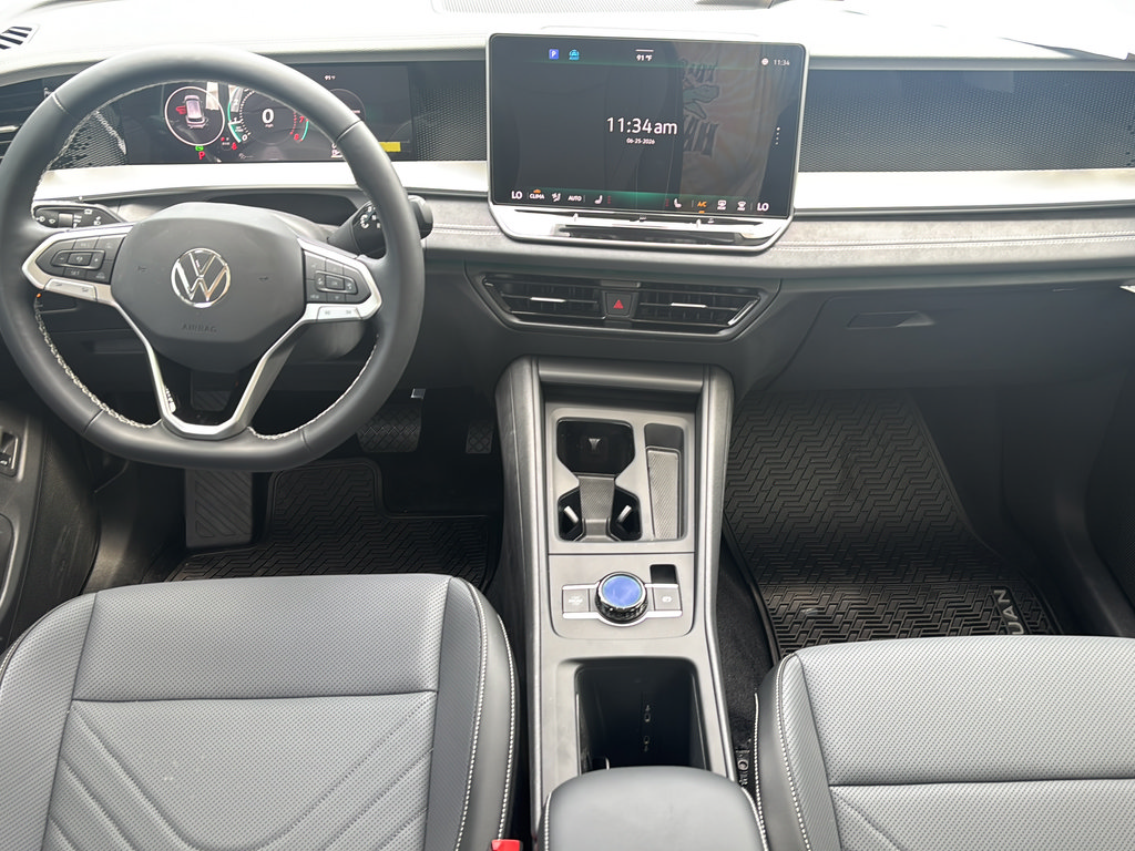 New 2026 Volkswagen Tiguan SE FWD image 17