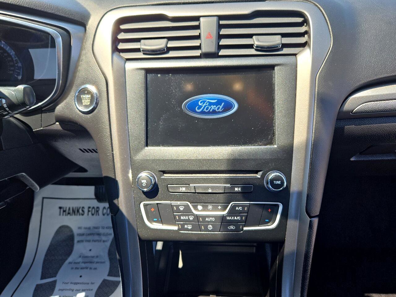 Used 2017 Ford Fusion SE w/ Fusion SE Technology Package image 11