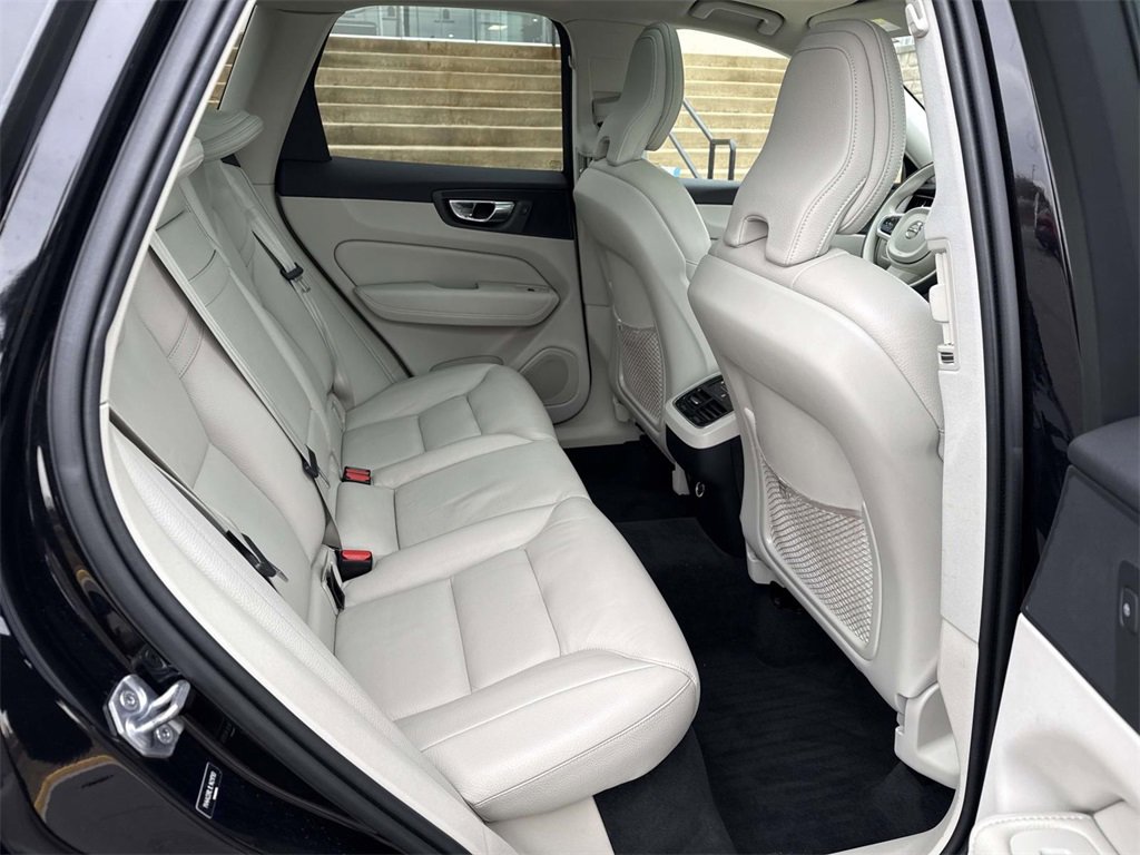 Used 2020 Volvo XC60 T6 Inscription w/ Protection Package Premier image 13