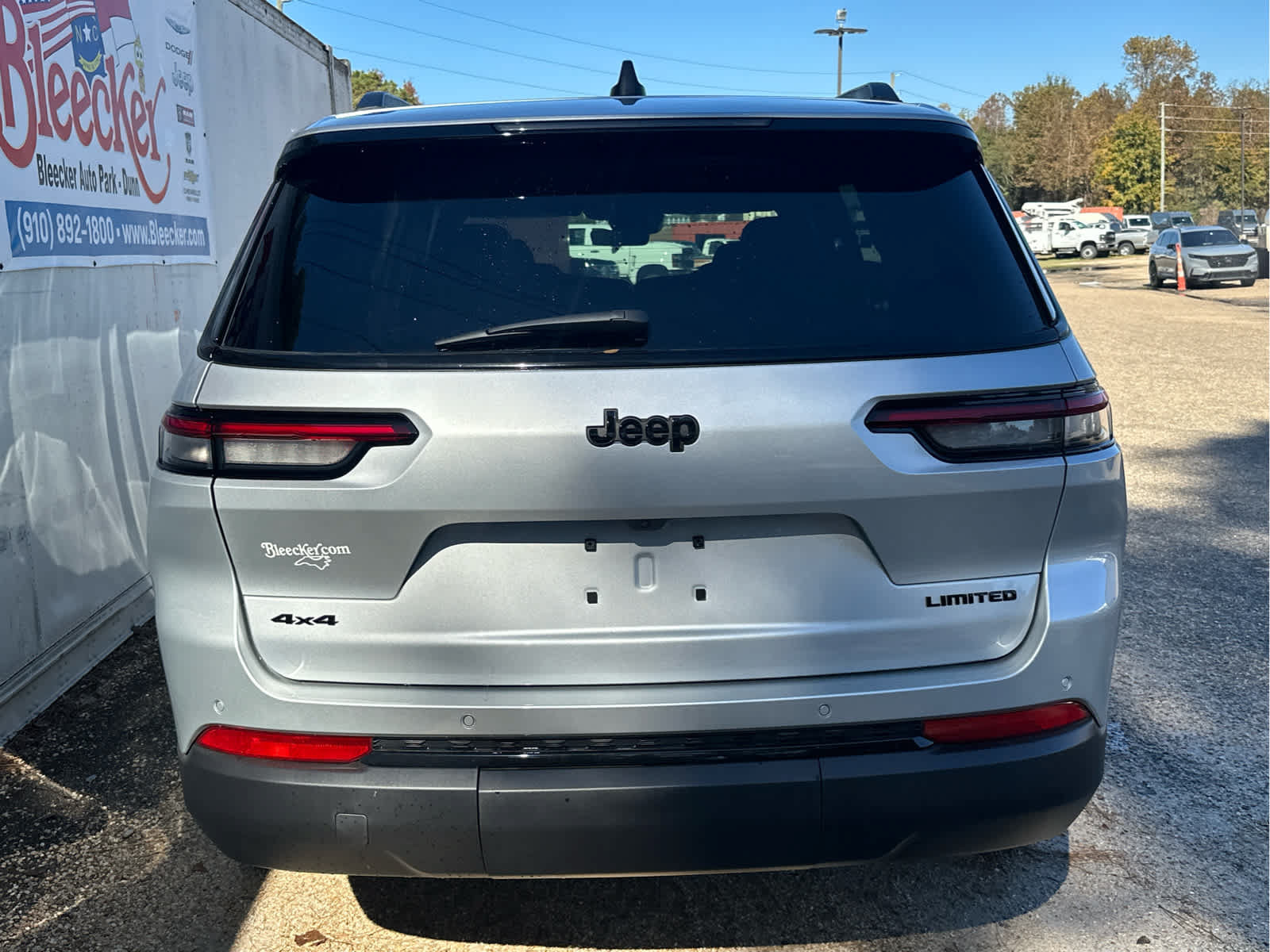 New 2025 Jeep Grand Cherokee L Limited w/ Black Appearance Package AWD/4WD image 4