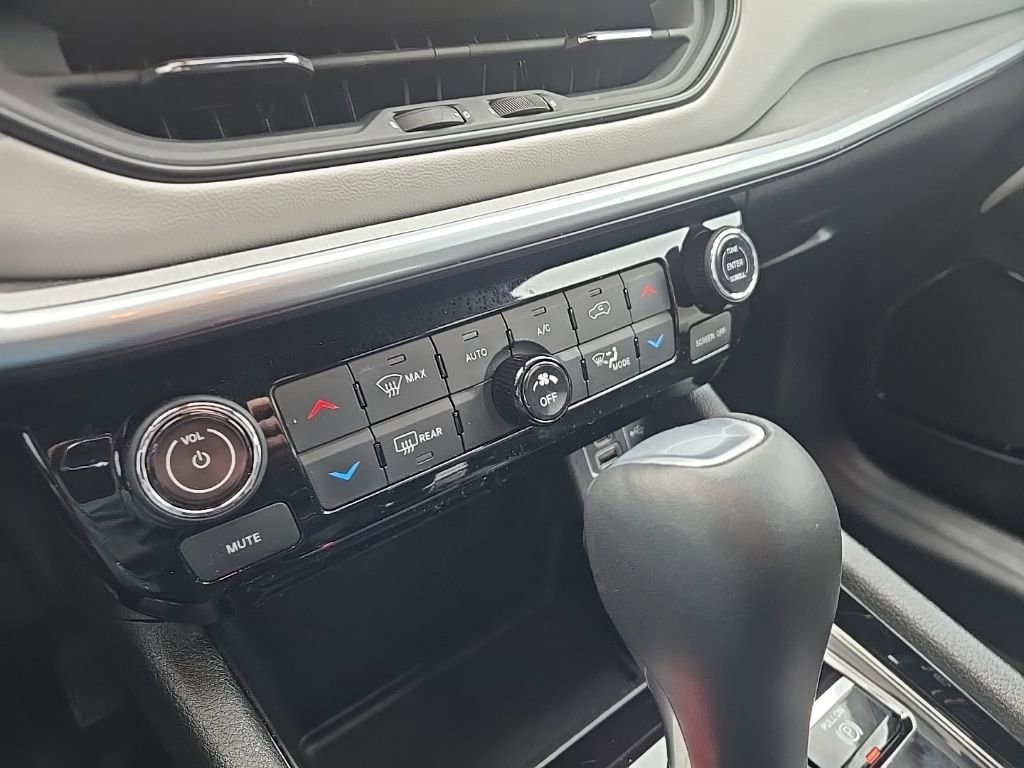 Certified 2025 Jeep Compass Limited image 19