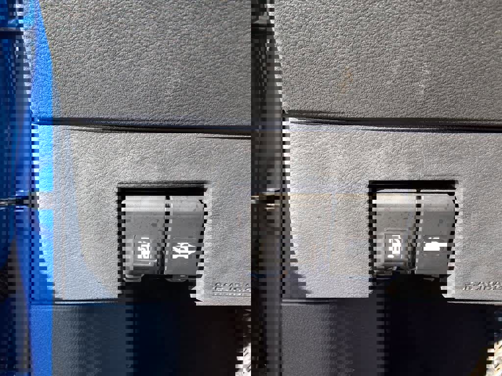 Used 2024 Nissan Kicks SR image 17