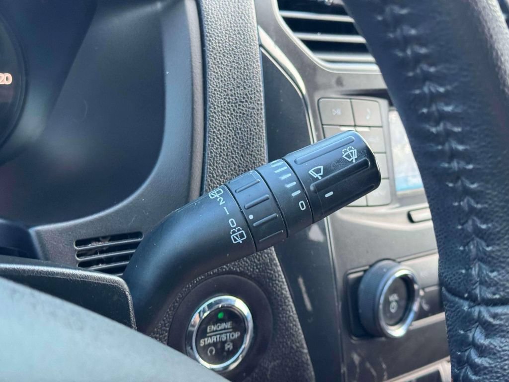 Used 2018 Ford Explorer XLT AWD/4WD image 25