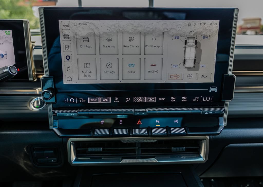 Used 2025 GMC Hummer EV 3X AWD/4WD image 9