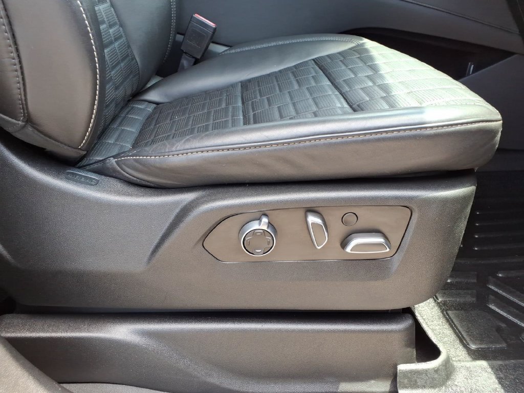 Used 2022 Cadillac Escalade Sport Platinum w/ LPO, ONYX Package AWD/4WD image 15