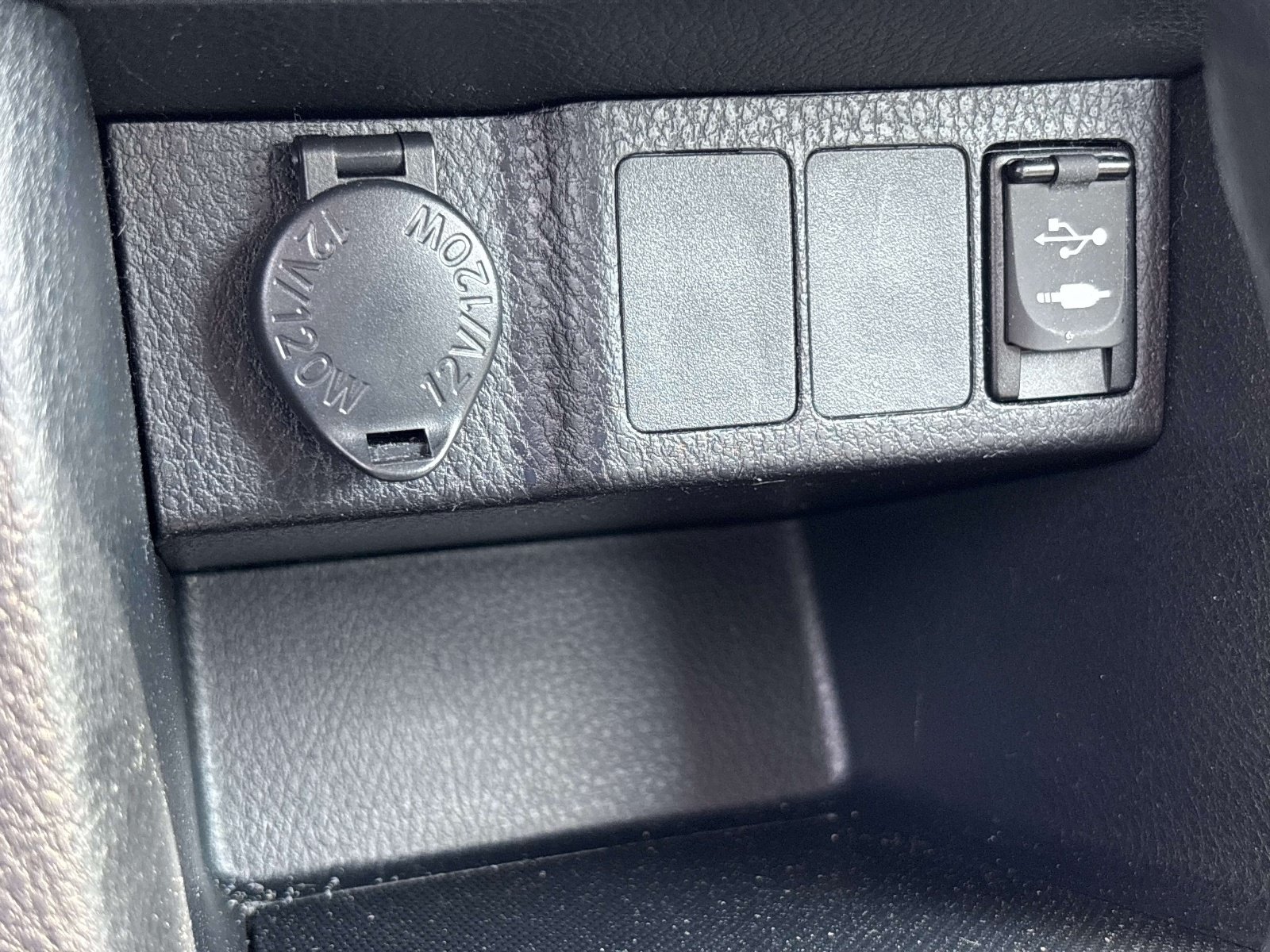 Used 2018 Toyota Corolla LE FWD image 30