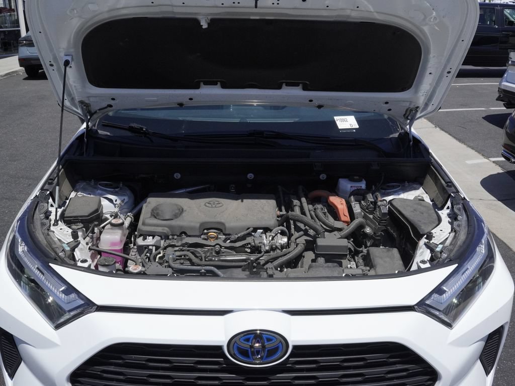 Used 2024 Toyota RAV4 LE AWD/4WD image 32