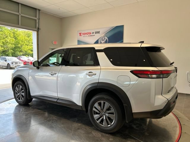 Used 2025 Nissan Pathfinder S AWD/4WD image 4