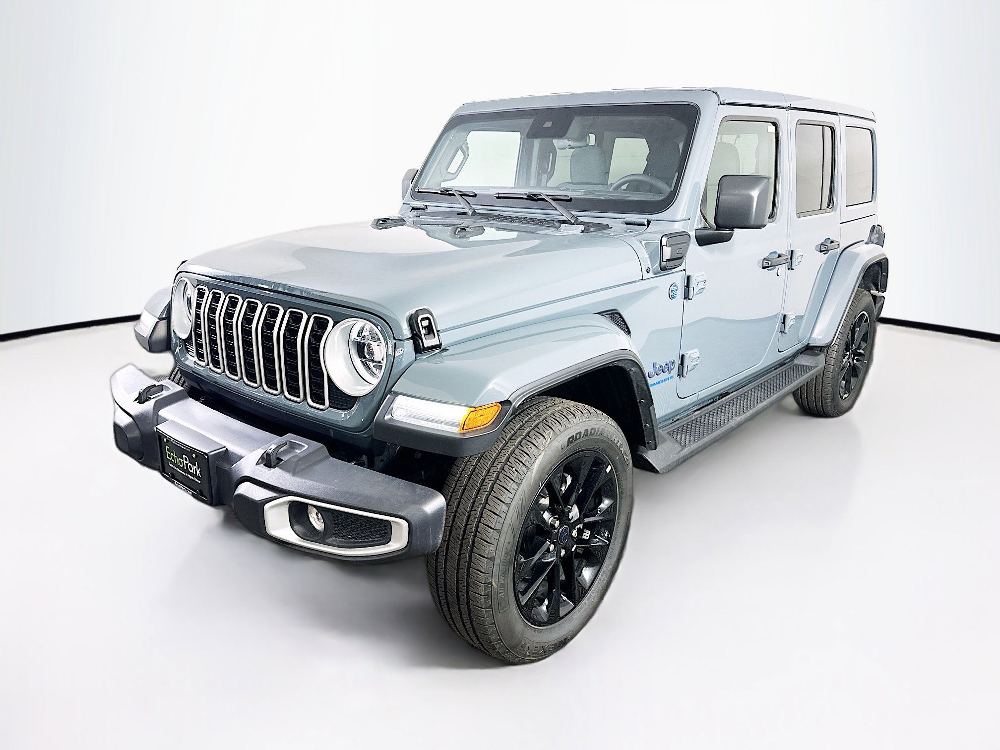 Used 2025 Jeep Wrangler Sahara image 3