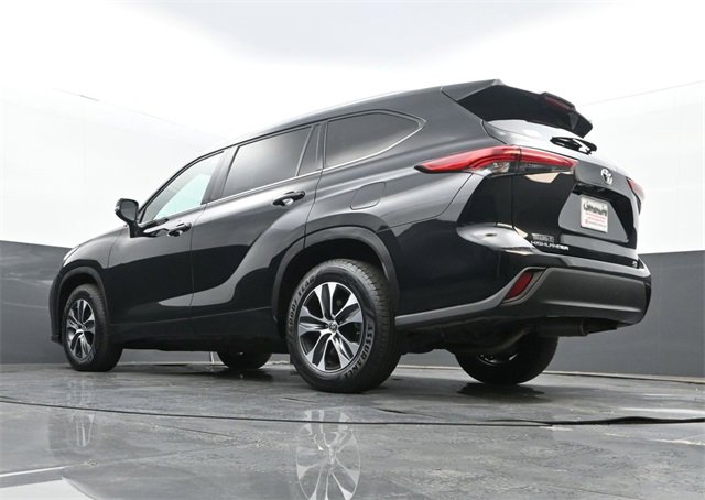 Used 2021 Toyota Highlander XLE image 28