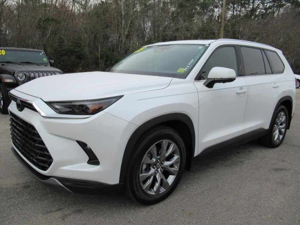 Used 2025 Toyota Grand Highlander Limited image 3