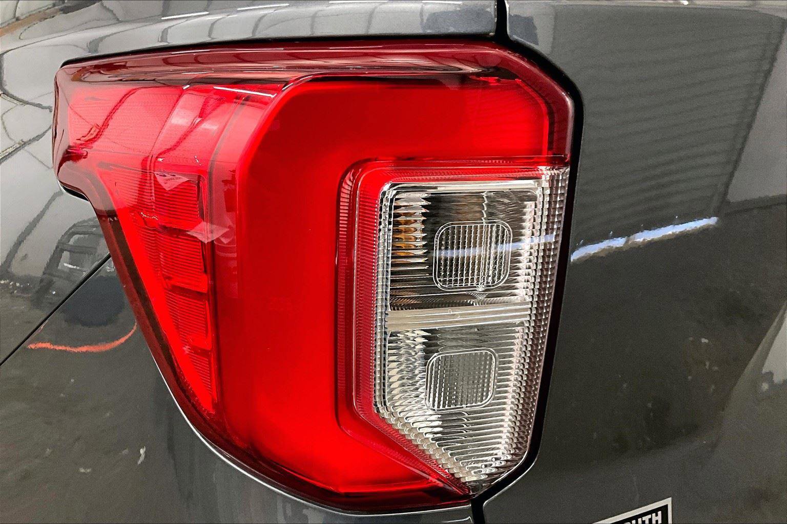 Used 2022 Ford Explorer XLT image 30