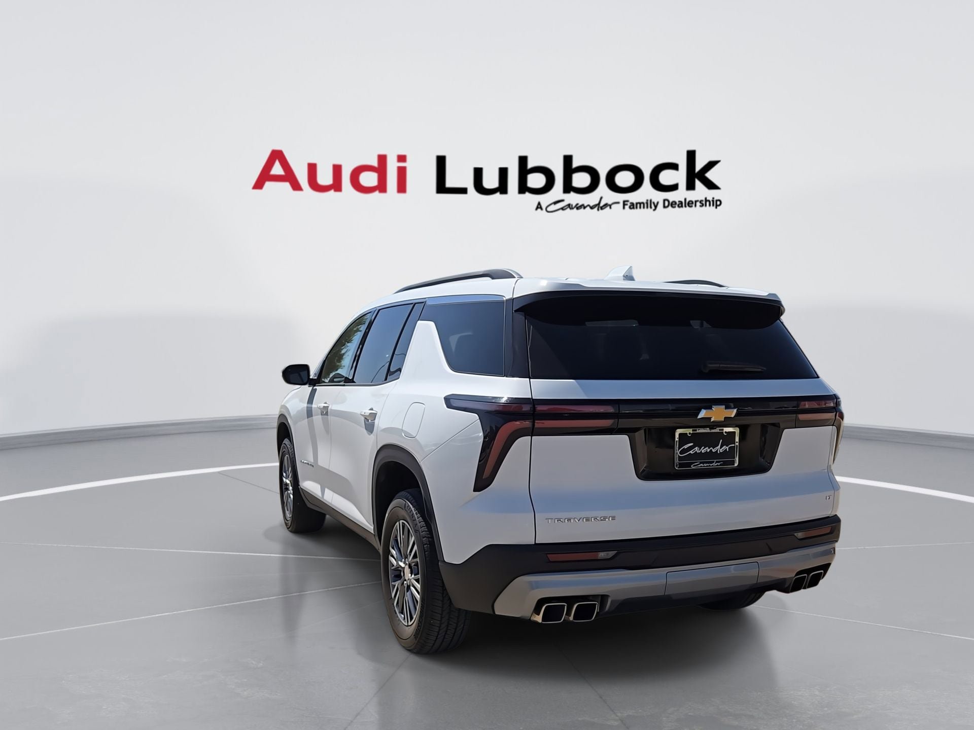 Used 2024 Chevrolet Traverse LT FWD image 7