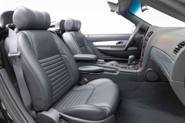 Used 2002 Ford Thunderbird Deluxe image 4