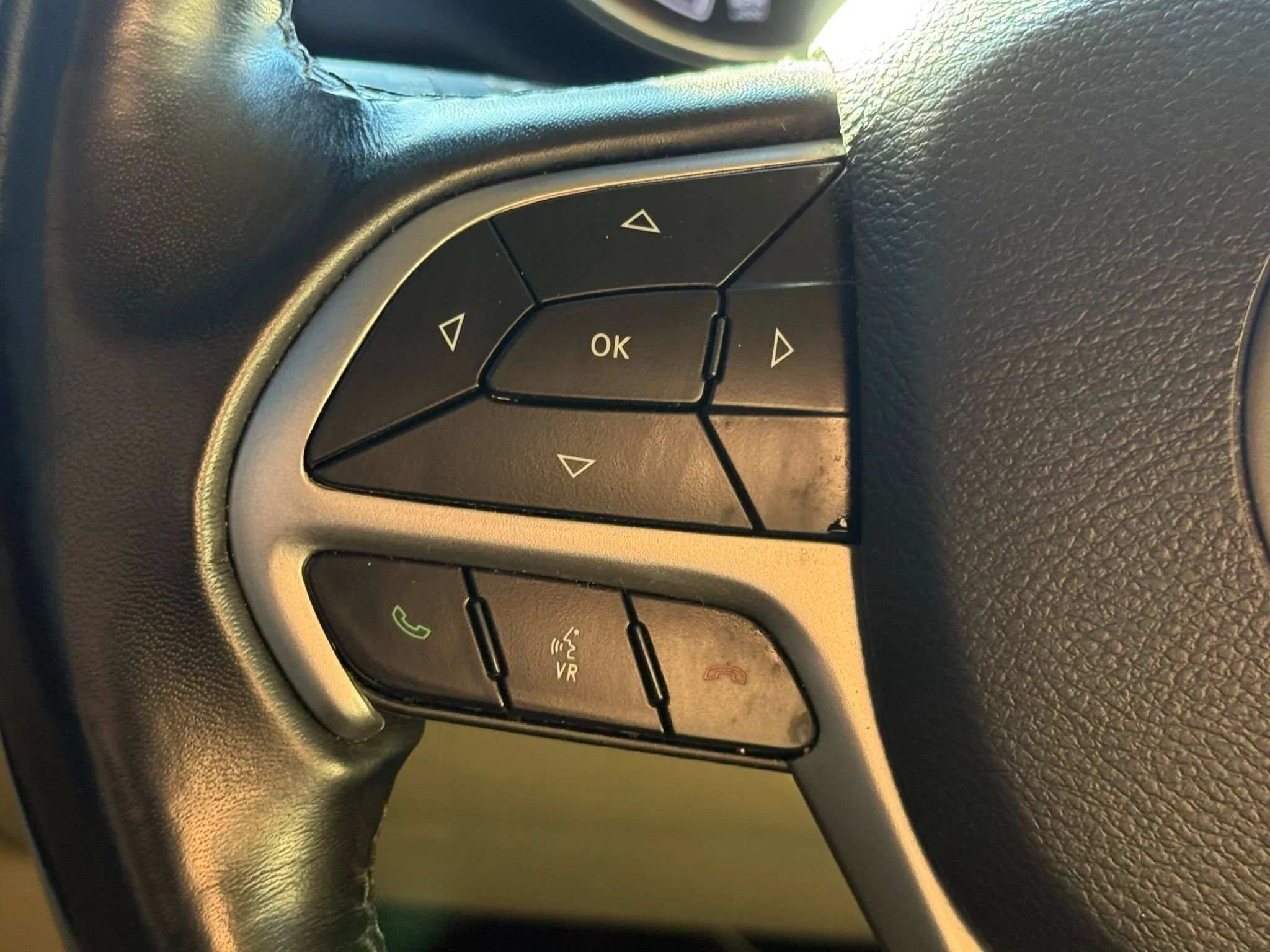 Used 2021 Jeep Grand Cherokee Laredo image 30