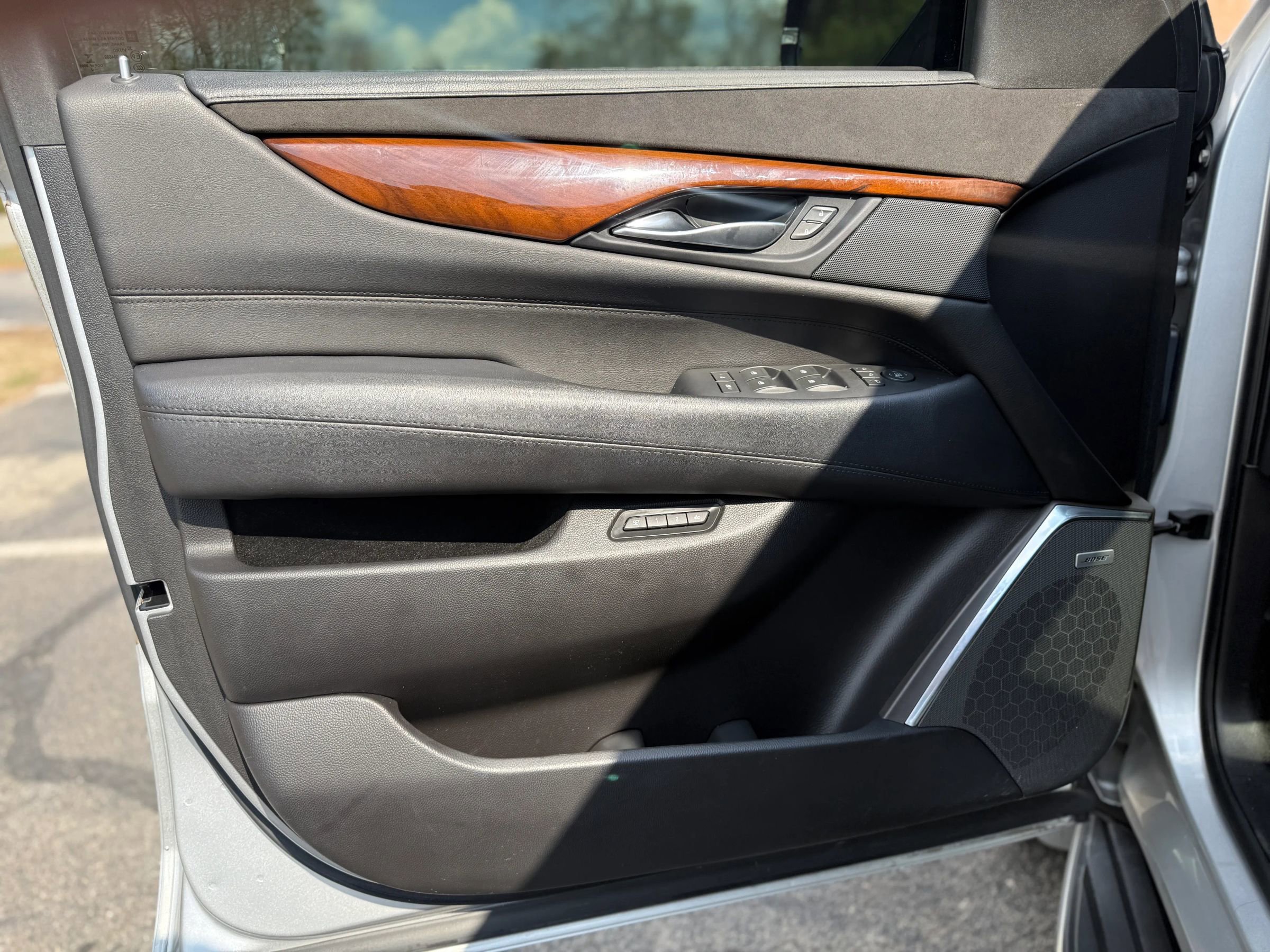 Used 2017 Cadillac Escalade Premium Luxury image 11