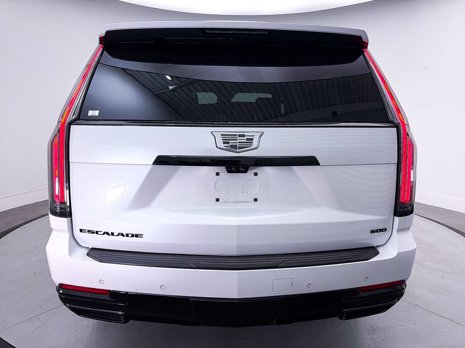 Used 2025 Cadillac Escalade ESV Sport w/ LPO, ONYX Package AWD/4WD image 17