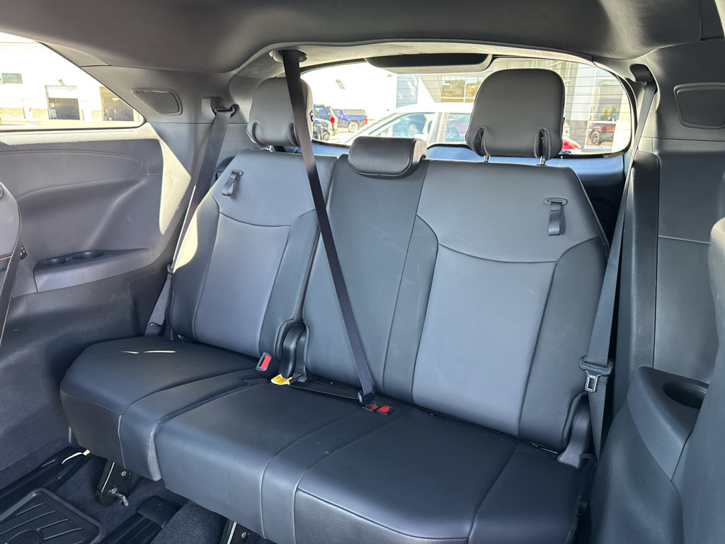 Used 2021 Toyota Sienna XSE w/ XSE Plus Package AWD/4WD image 9