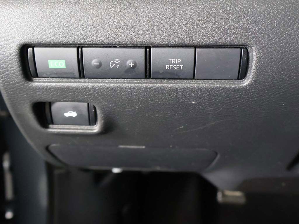 Used 2024 Nissan Sentra SV FWD image 31