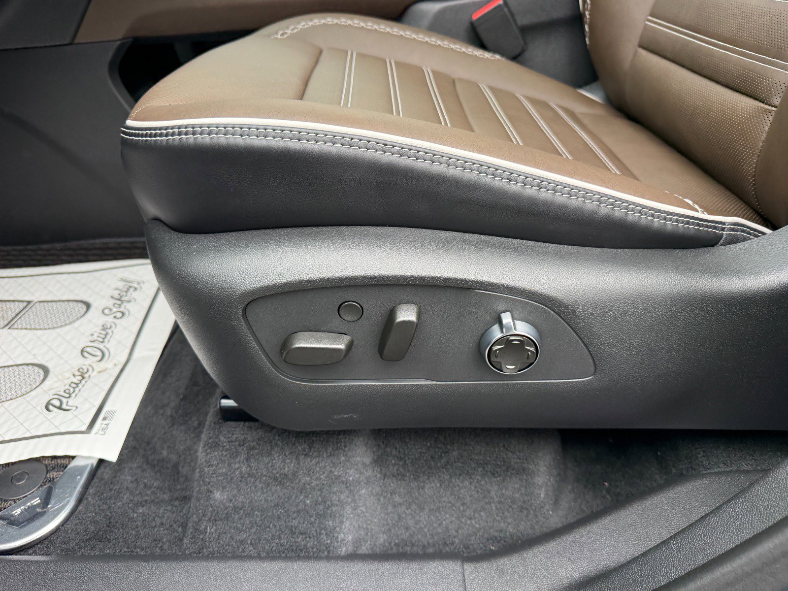 New 2026 GMC Acadia Denali Ultimate w/ LPO, Rugged Package image 30