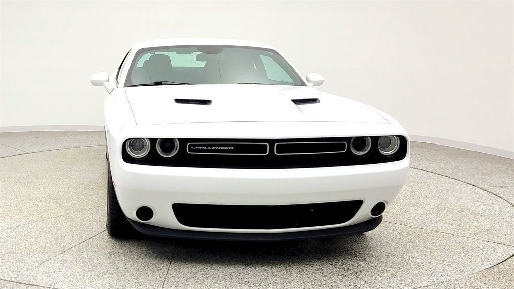 Used 2018 Dodge Challenger SXT image 2
