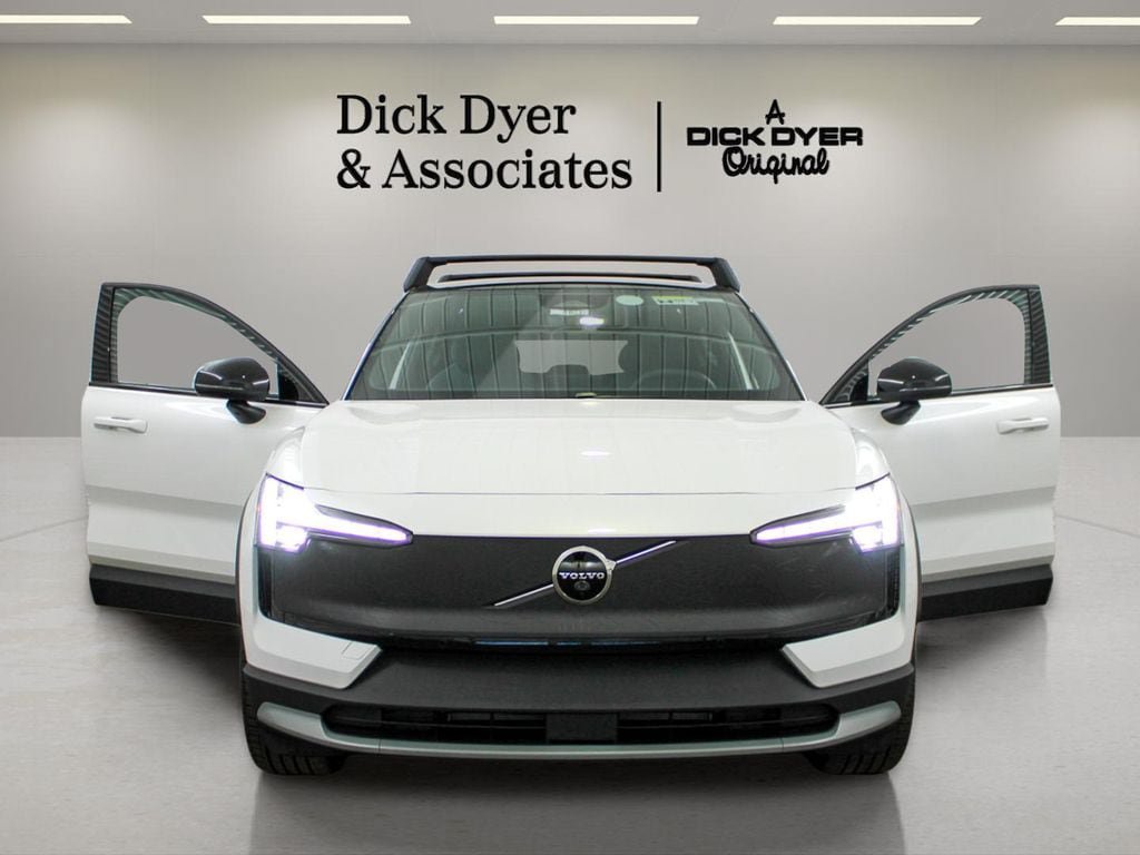 New 2026 Volvo EX30 Cross Country Ultra w/ Protection Package Premier AWD/4WD image 9