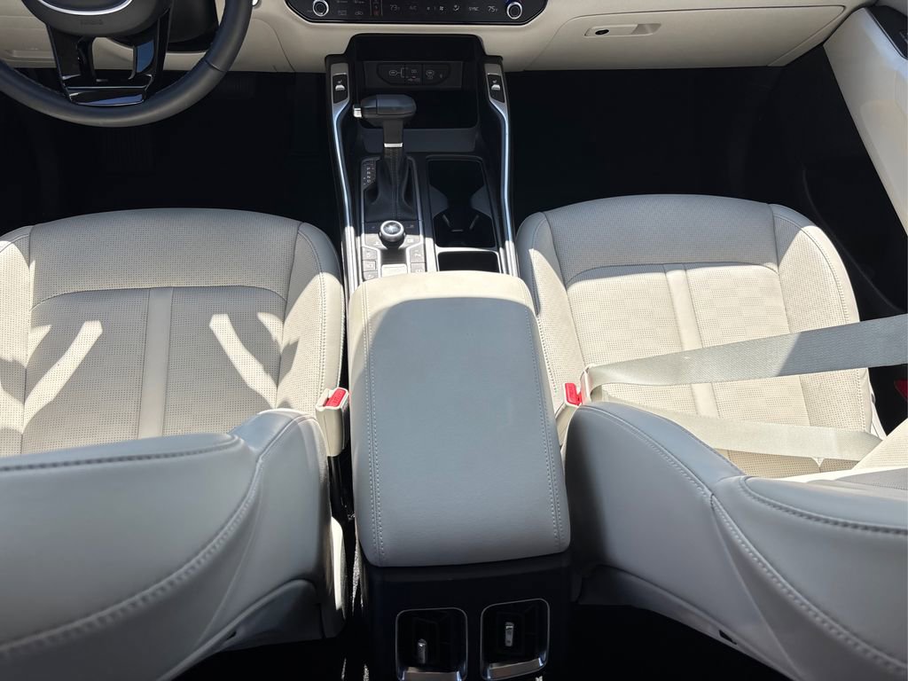 Certified 2025 Kia Sorento S image 19