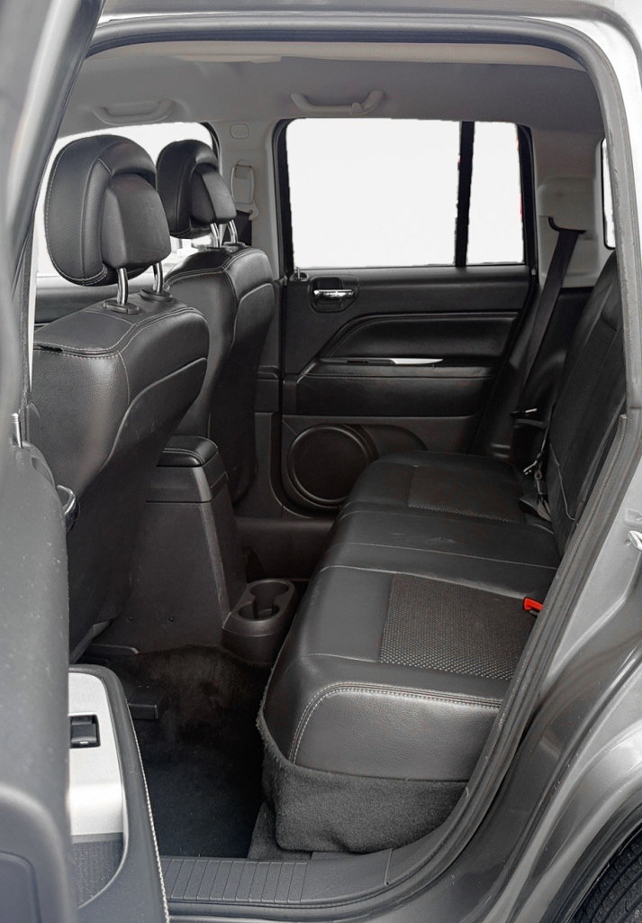 Used 2014 Jeep Compass Latitude AWD/4WD image 12