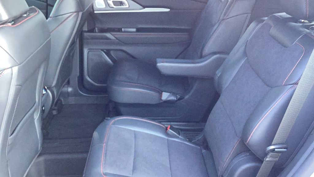 Used 2025 Ford Explorer ST image 17