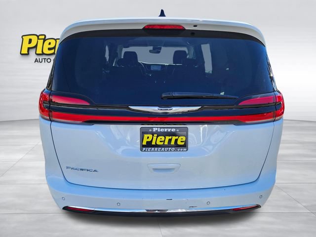 Used 2024 Chrysler Pacifica Touring-L FWD image 9